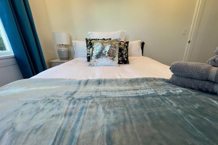 Room 4 of 83