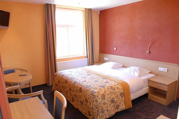 Room 5 of 31