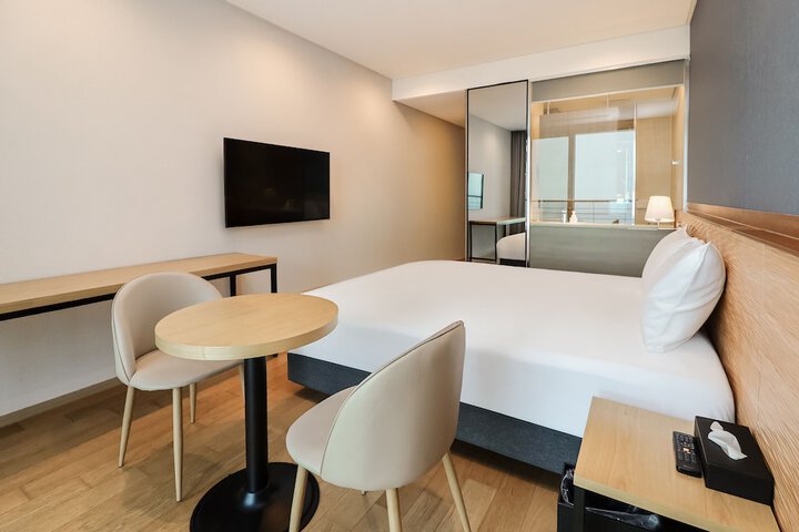 Room 8 of 48