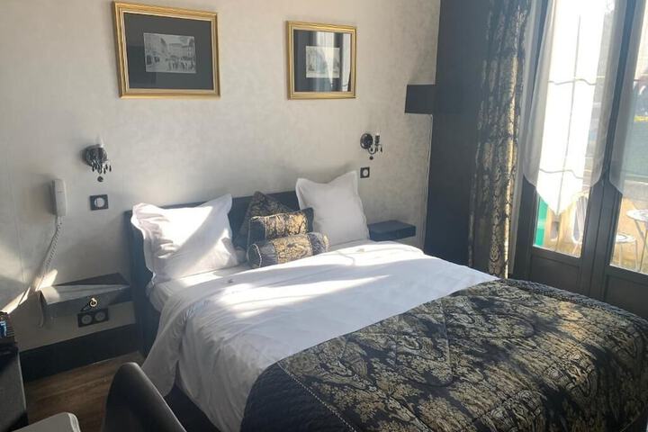 Room 10 of 53