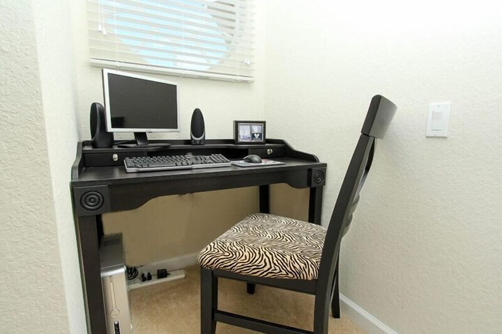 Business Center 72 of 90