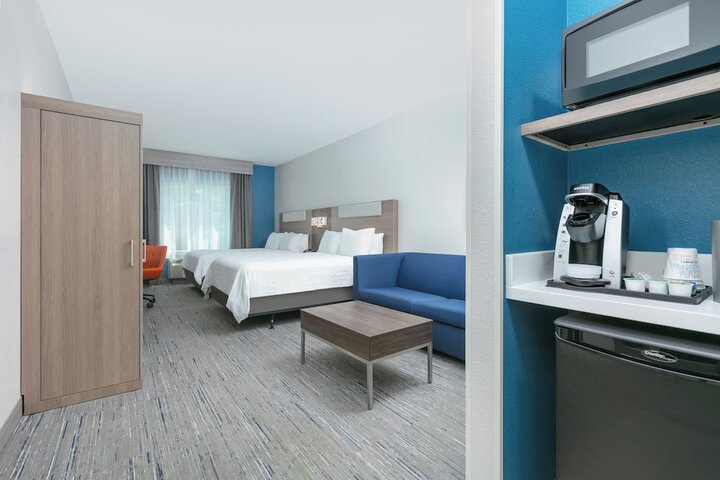 2 Queen Beds (1 of 6)