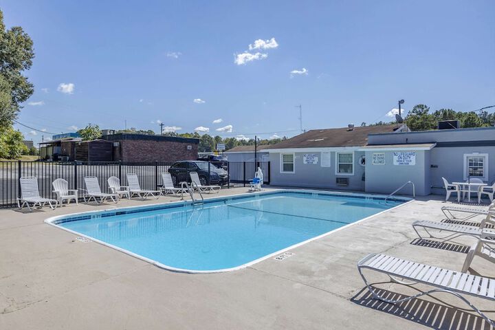 Hotel Pool