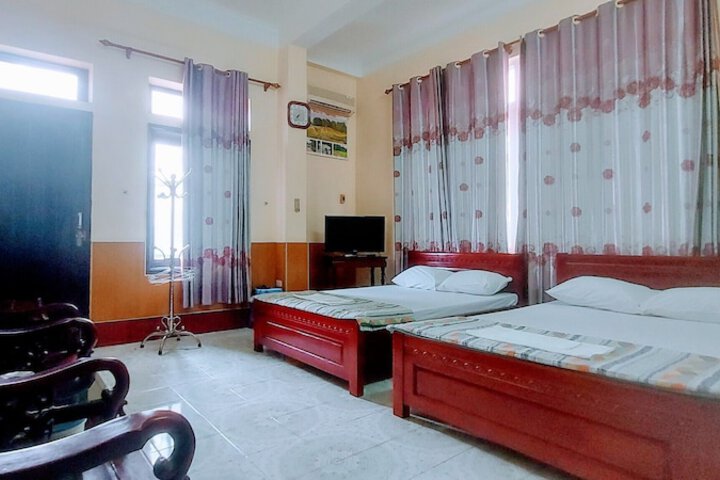 Room 4 of 16