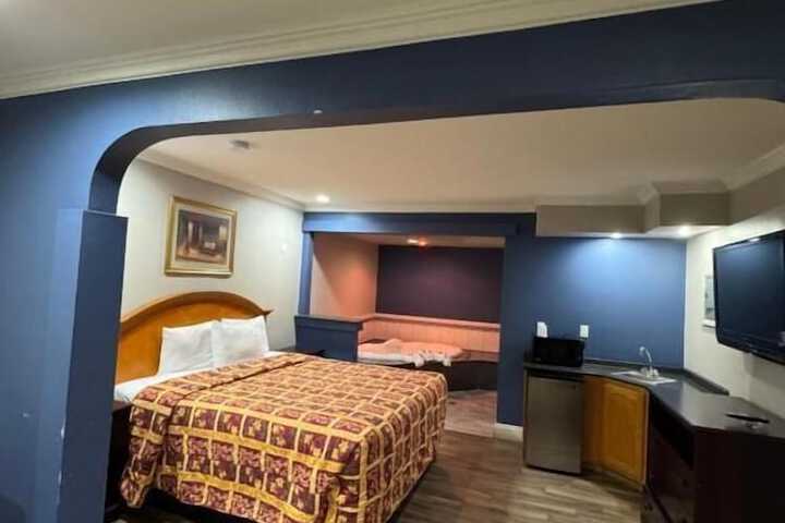 Room 6 of 36