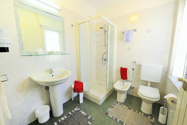 Room 18 of 42