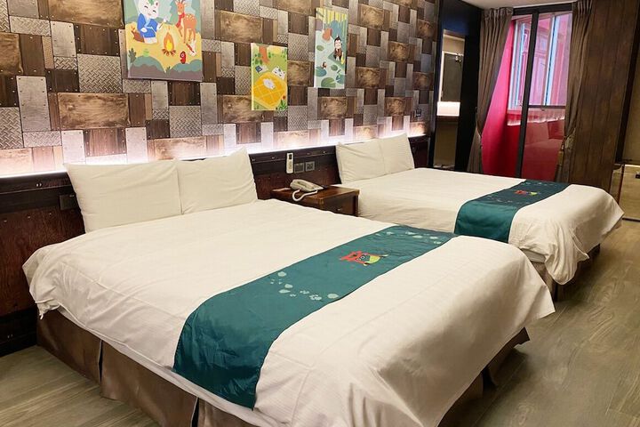 Room 7 of 12