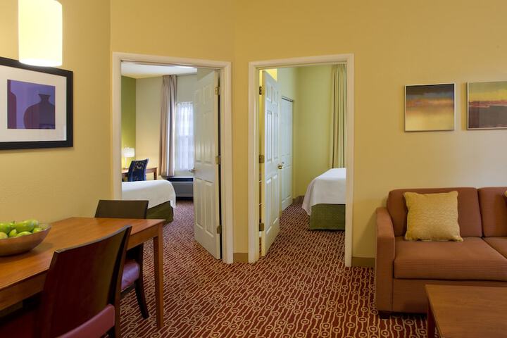 1 Queen Bed Mobility Accessible Hearing Impaired Studio Suite (8 of 23)