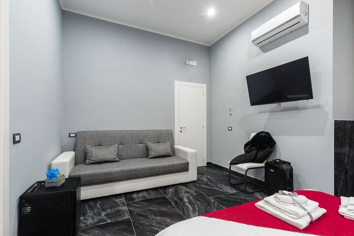 Room 13 of 93