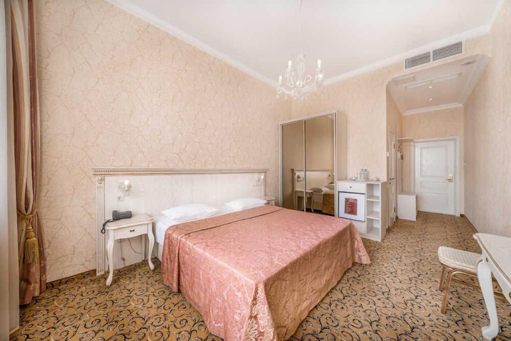 Room 28 of 94