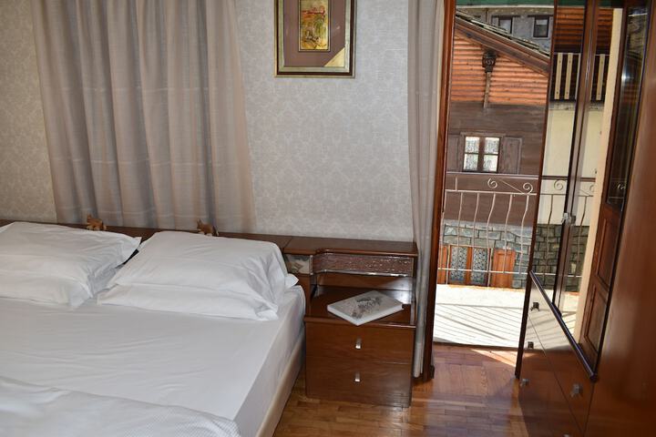 Room 26 of 121