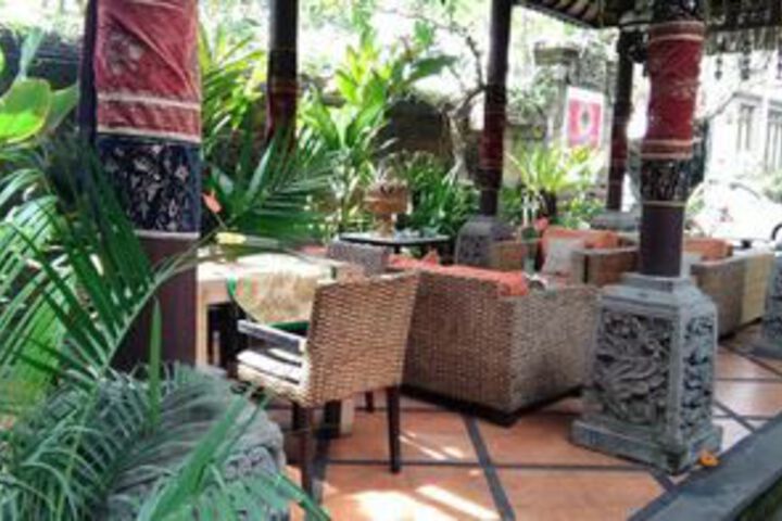 Lounge 65 of 110