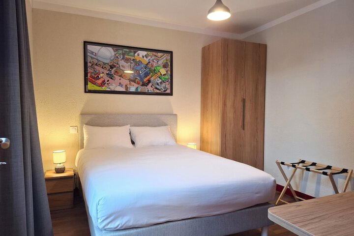 Room 6 of 18