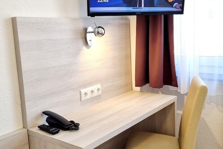 Room 30 of 65