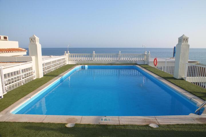 Pool 24 of 30