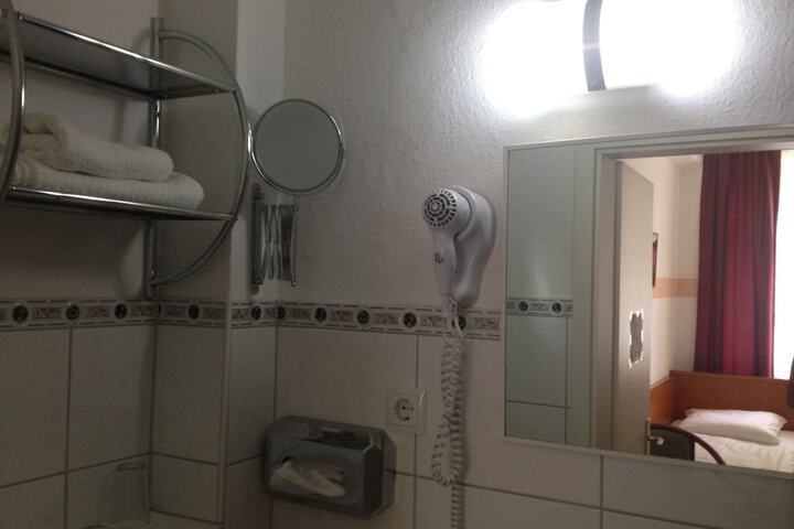 Room 14 of 21