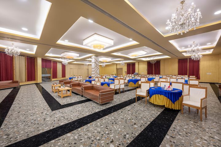Ballroom/Hall 52 of 74