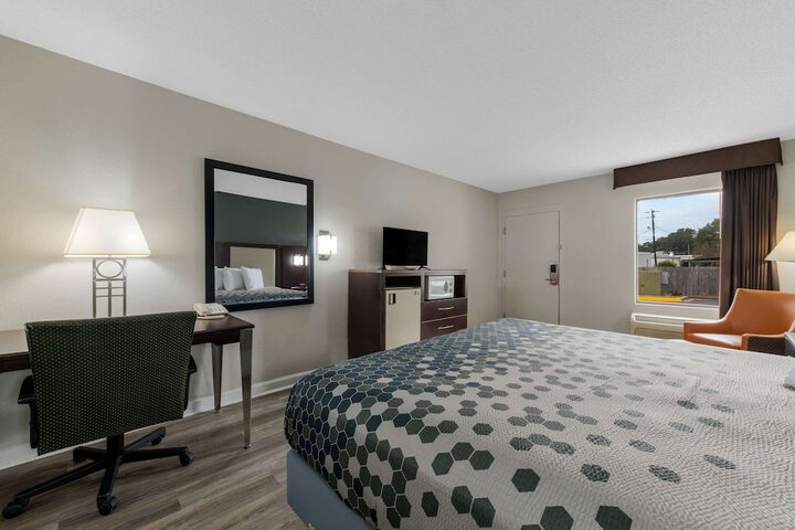 Room 10 of 42