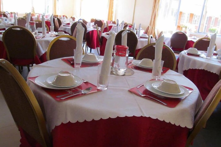 Dining 6 of 13