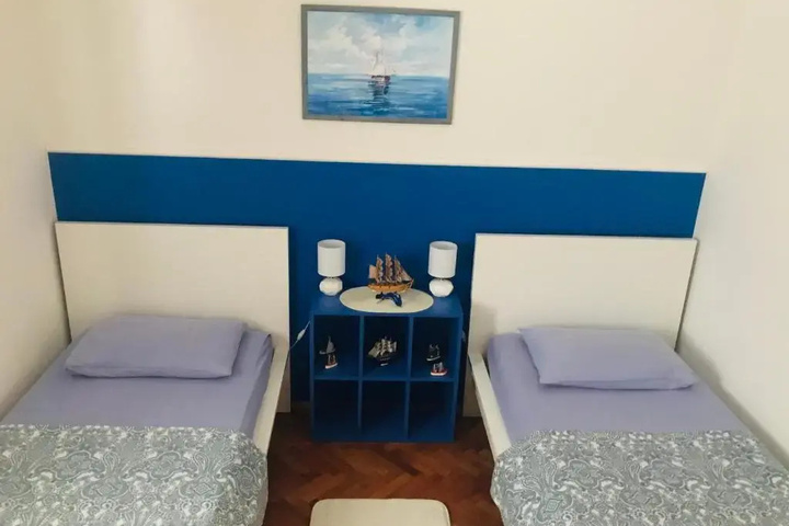 Room 8 of 22