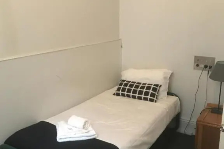 Room 7 of 11