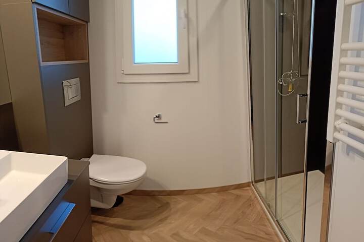 Room 7 of 38