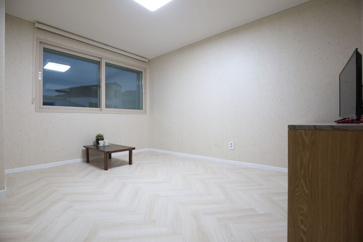 Room 12 of 53