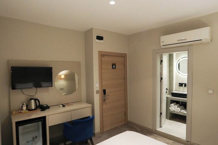 Room 11 of 60