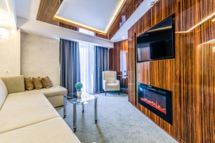 Lounge 41 of 45