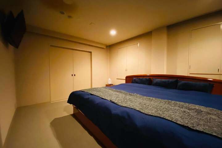 Room 9 of 26