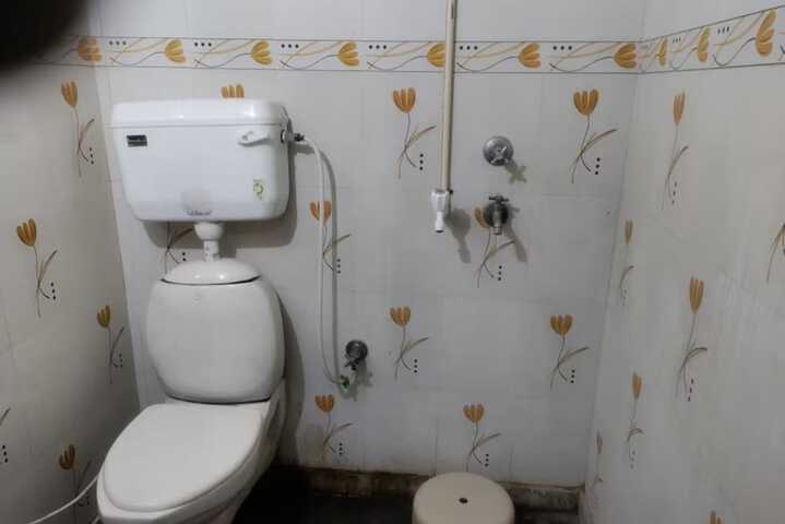 Room 9 of 10