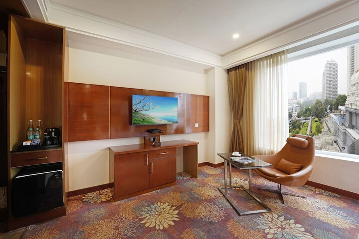 Room 17 of 33