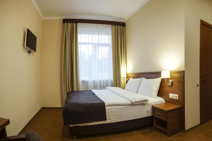 Room 9 of 24