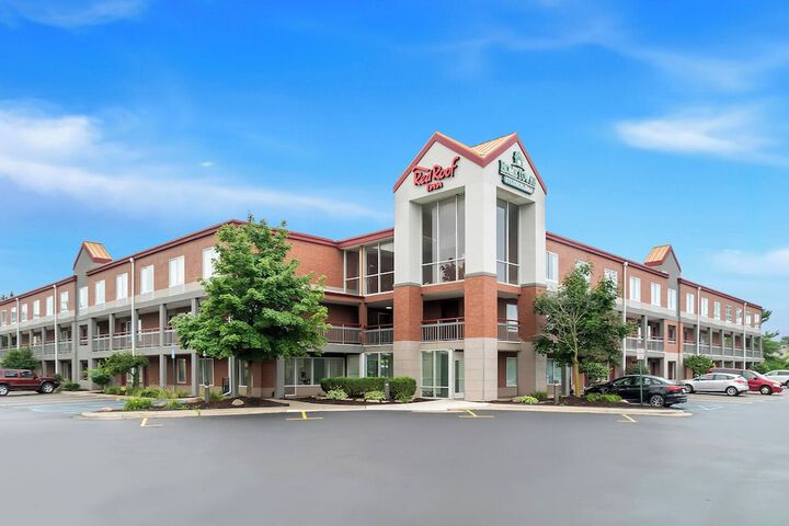 Photo of HomeTowne Studios by Red Roof Auburn Hills
