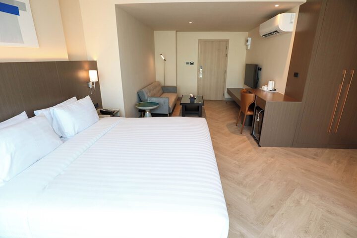 Room 32 of 103