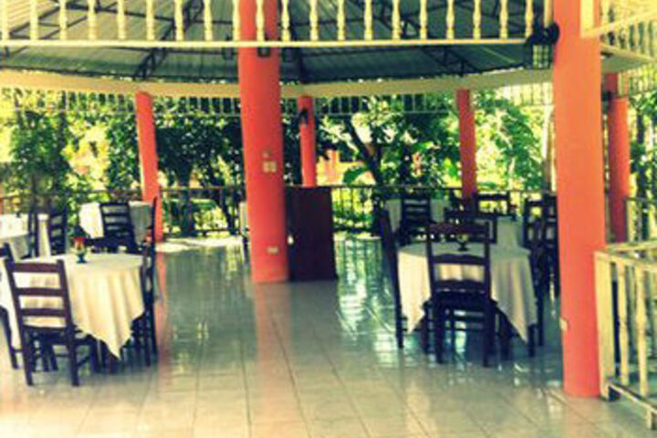 Dining 3 of 6