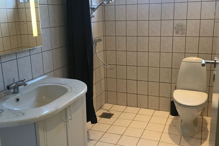 Room 2 of 16