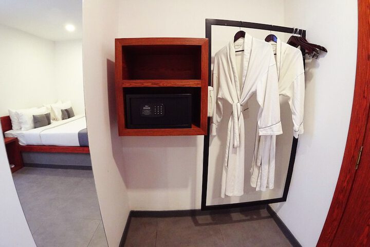 Room 5 of 37