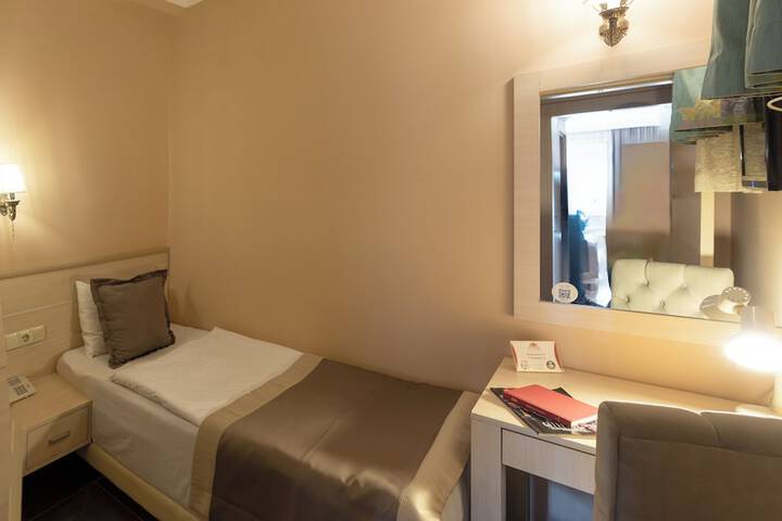 Room 16 of 36