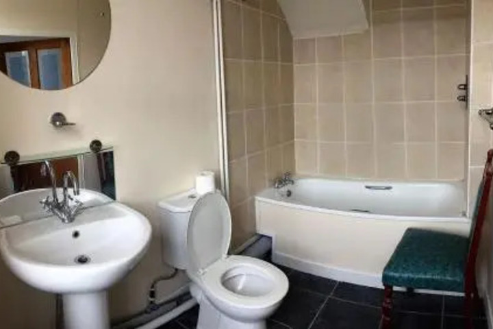 Room 4 of 4