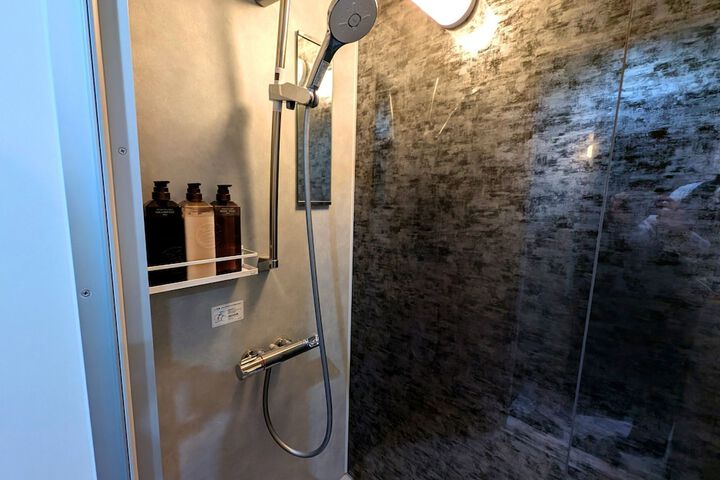 Room 11 of 15