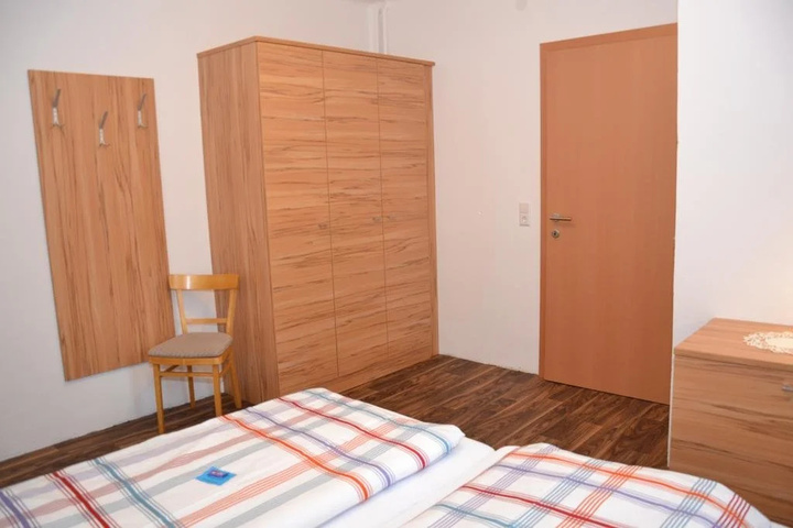 Room 4 of 11
