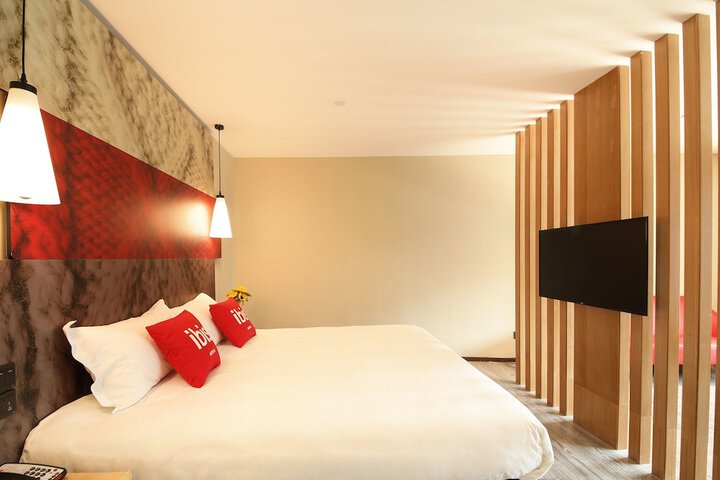 Room 11 of 49