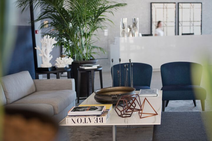 Entrance & Lobby