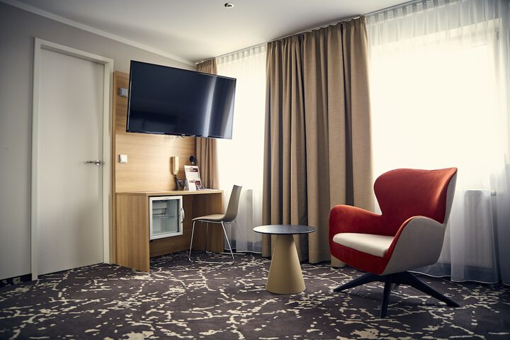 Room 13 of 38