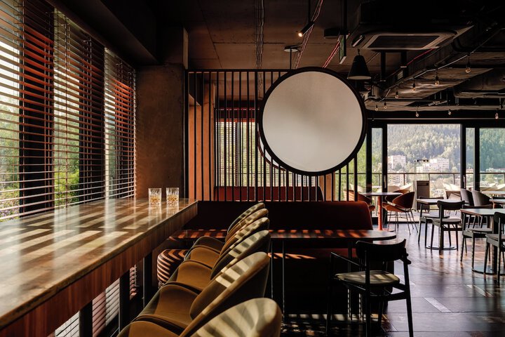 Lounge 127 of 153