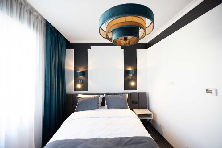 Room 6 of 42