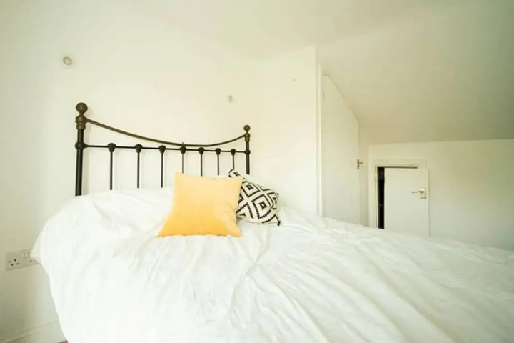 Room 4 of 11
