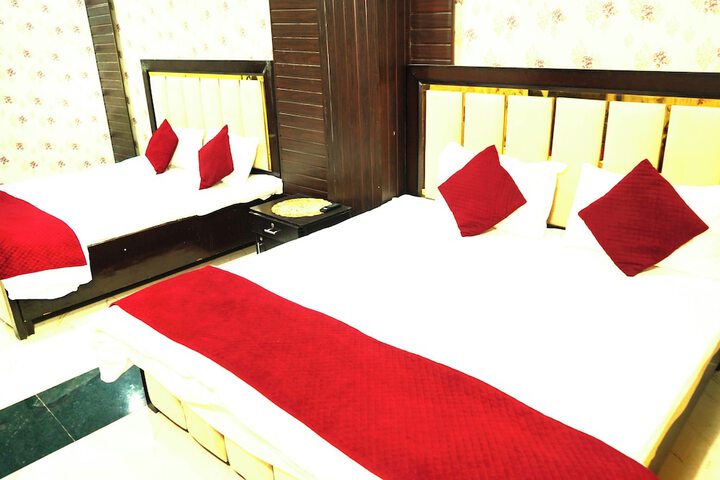 Room 9 of 36