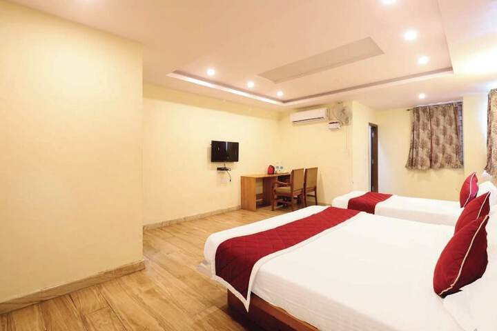 Room 4 of 9